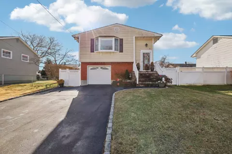 334 Garden City St, Islip Terrace, NY 11752