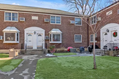 61-25 255th St #979, Little Neck, NY 11362