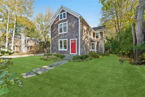 10 Maunakea St, Sag Harbor, NY 11963