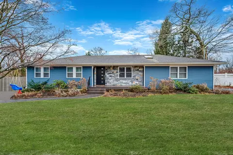 124 King Rd, Rocky Point, NY 11778