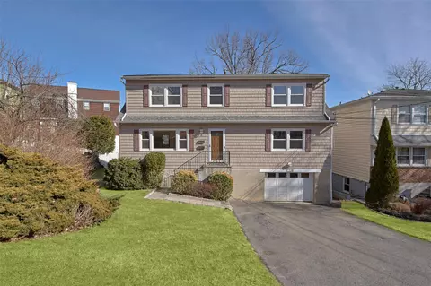 9 Walnut Ln, Harrison, NY 10528