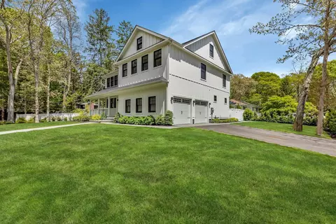 18 Sea Gate Ave, Westhampton, NY 11977