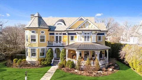 34 Magnolia Ave, Larchmont, NY 10538