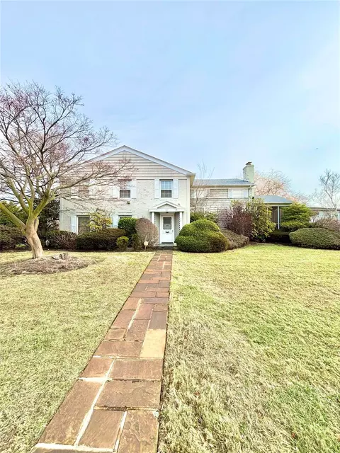 94 Lawrence Ave, Lawrence, NY 11559