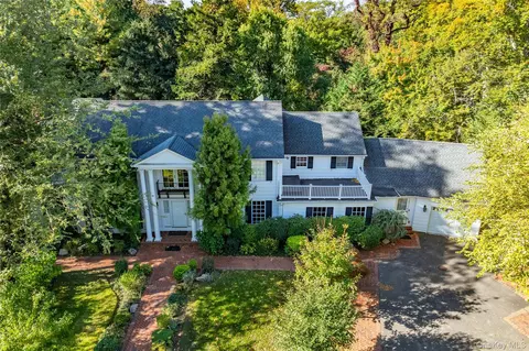 41 Amherst Rd, North Hempstead, NY 11021