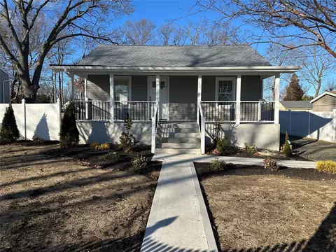 6 Rodney Pl, Amityville, NY 11701
