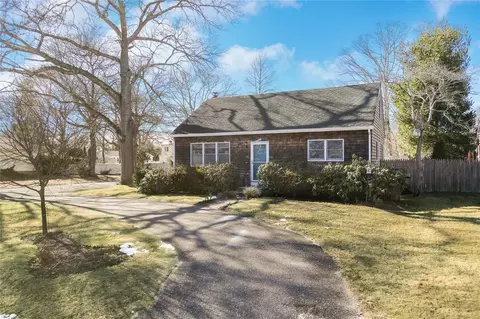 76 N Howells Point Rd, Bellport, NY 11713