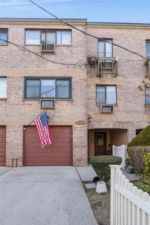 15320 83rd St #5A, New York, NY 11414
