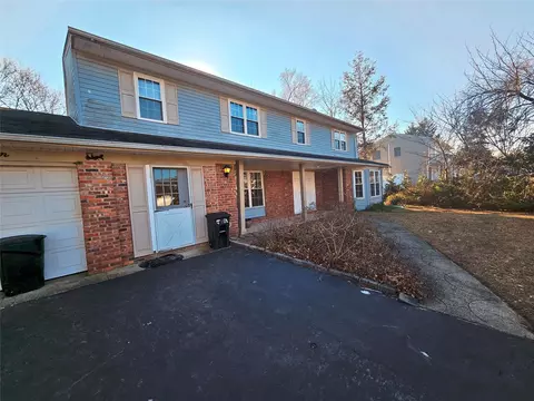 14 Greendale Ln, East Northport, NY 11731