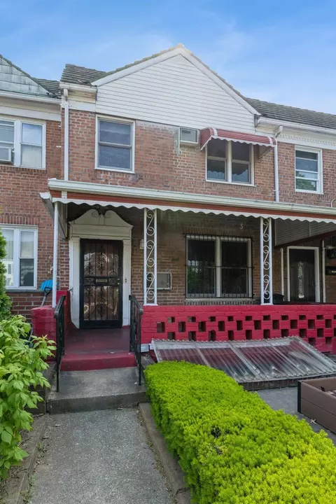 61-34 82nd Pl, New York, NY 11379