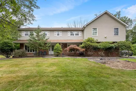 3 Laura Ln, Ramapo, NY 10977