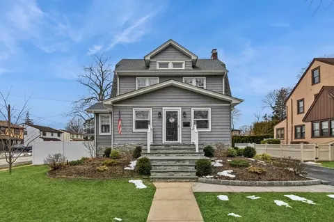 117 Grant Ave, East Rockaway, NY 11518
