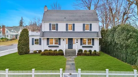 17 Orsini Dr, Larchmont, NY 10538