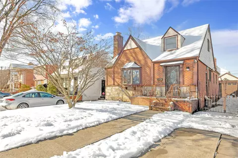 7564 184th St, New York, NY 11366