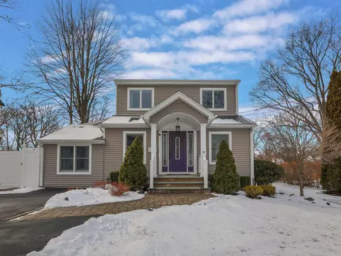 33 Grandview Ave, Clarkstown, NY 10954