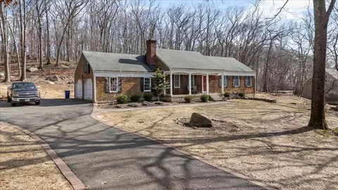 68 Farm Rd N, Wading River, NY 11792