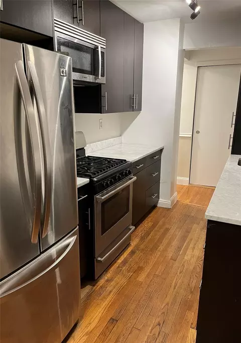 5425 Valles Ave #4L, New York, NY 10471