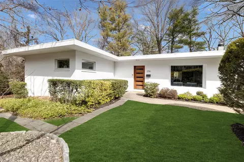 296 Murray Ave, Larchmont, NY 10538