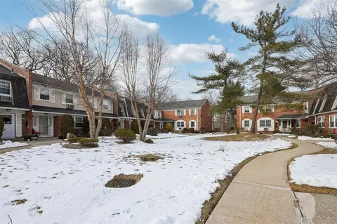 204 Doxbury Ln, Ramapo, NY 10901