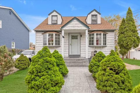 579 Keller Ave, Elmont, NY 11003