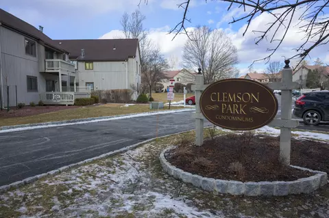 99 Sycamore Dr, Middletown, NY 10940