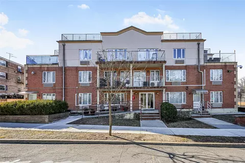 65-06 Grand Central Pkwy #2E, New York, NY 11375