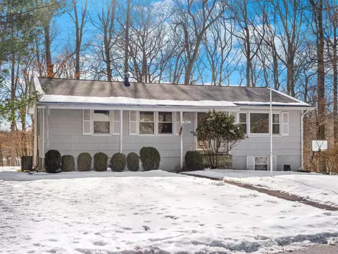 11 Victoria Dr, Ramapo, NY 10901