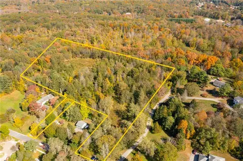26 Rogers Rd, Hyde Park, NY 12538