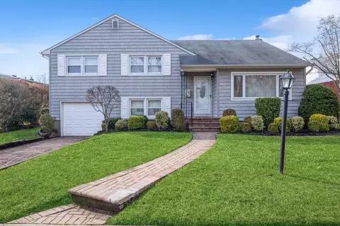 726 Bruce Dr, East Meadow, NY 11554