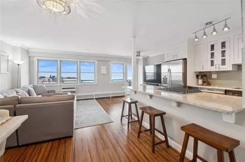 25 Neptune Blvd #8L, Long Beach, NY 11561