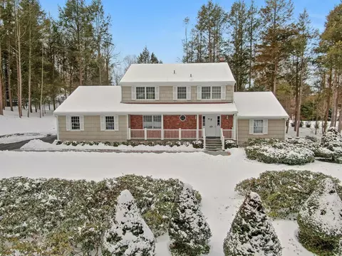 5 Grove Rd, Bedford, NY 10506