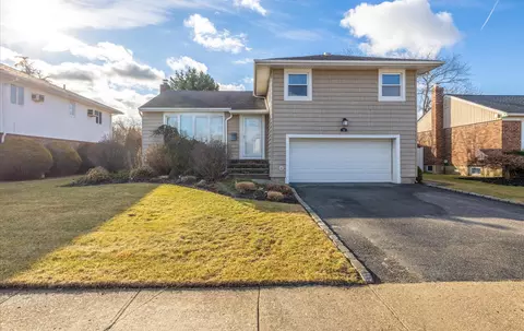 5 Atwood Rd, Plainview, NY 11803