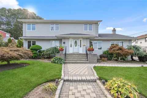 326 Doris Ave, Franklin Square, NY 11010