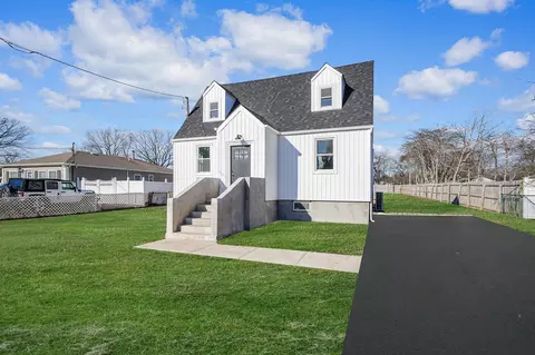 81 Frederick Ave, Bay Shore, NY 11706