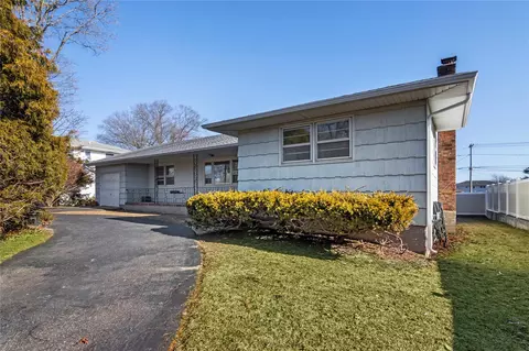 603 Long Pl, Babylon, NY 11702