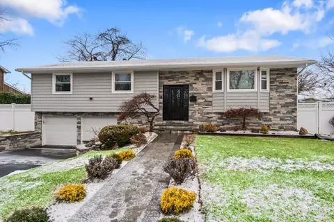 18 Rockland Dr, Jericho, NY 11753