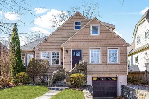 7 Copley Rd, Larchmont, NY 10538