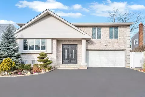 2121 Ellen Dr, Merrick, NY 11566