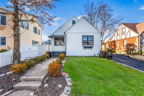 832 Taft St, West Hempstead, NY 11552