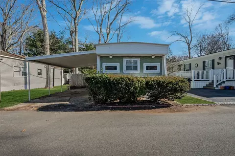 658 Sound Ave #H4, Wading River, NY 11792