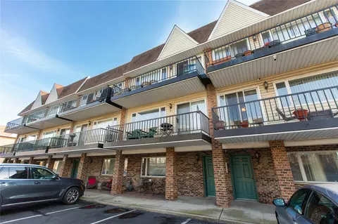 106 Atlantic Ave # 18, Lynbrook, NY 11563