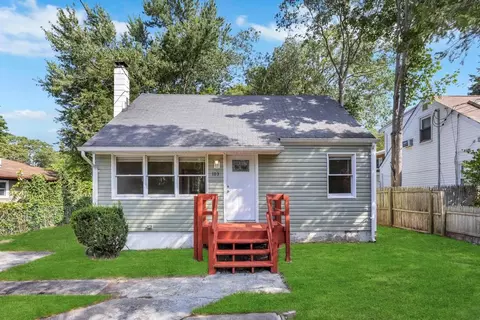 103 Somerset Ave, Mastic, NY 11950
