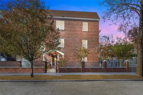 2763 Fish Ave, New York, NY 10469