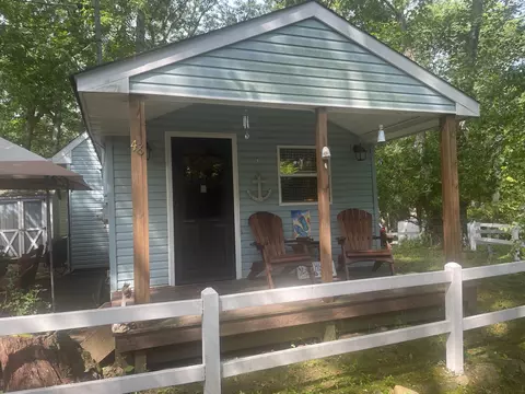 48 22nd St, Wading River, NY 11792