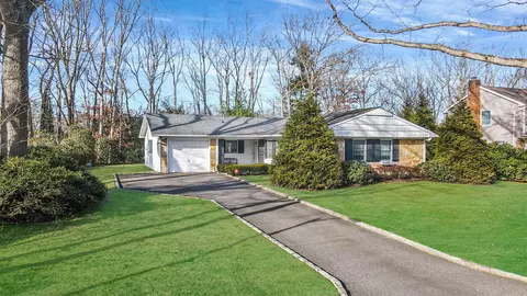 9 Botany Ln, Stony Brook, NY 11790