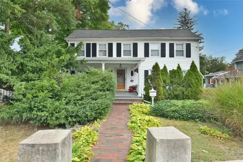 68 W Neck Rd, Huntington, NY 11743
