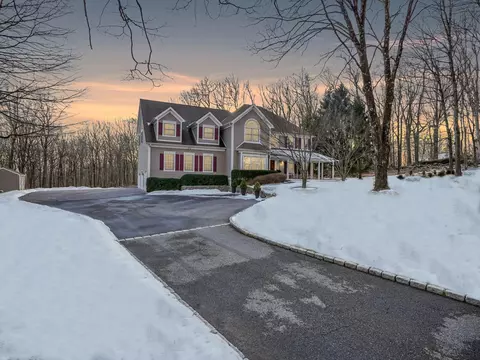 198 Barnegat Rd, Pound Ridge, NY 10576