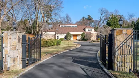 23 Store Hill Rd, North Hempstead, NY 11568
