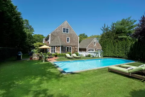 141 Harvest Ln, Southampton, NY 11968