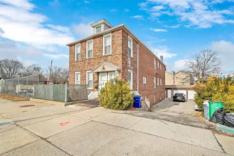 2711 Bruckner Blvd, New York, NY 10465